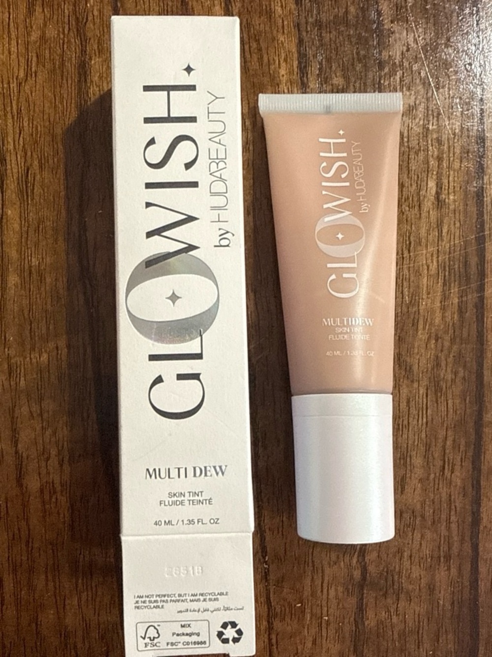 HUDA BEAUTY GLOWISH Multi Dew Skin Tint - Nude Beige